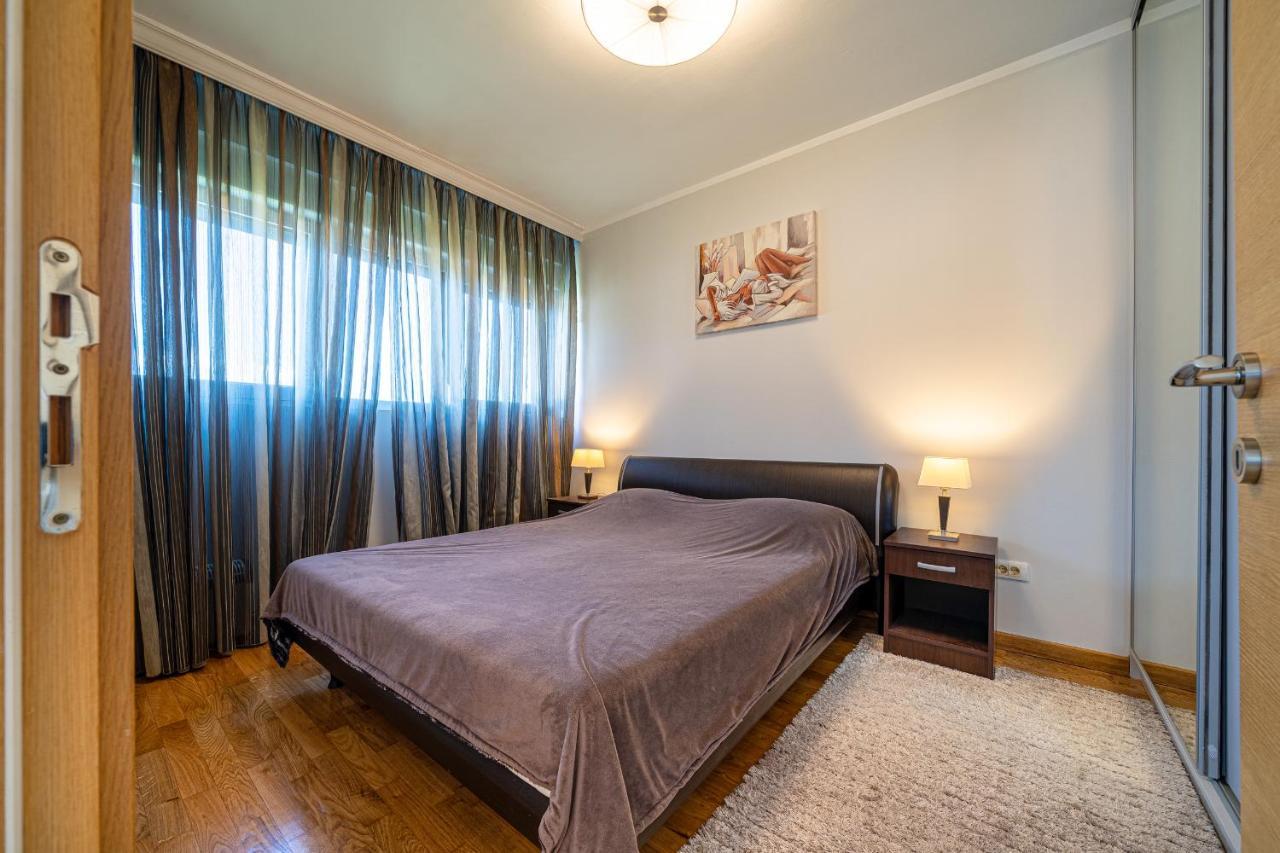 Sea View Apartments In บุดวา ภายนอก รูปภาพ