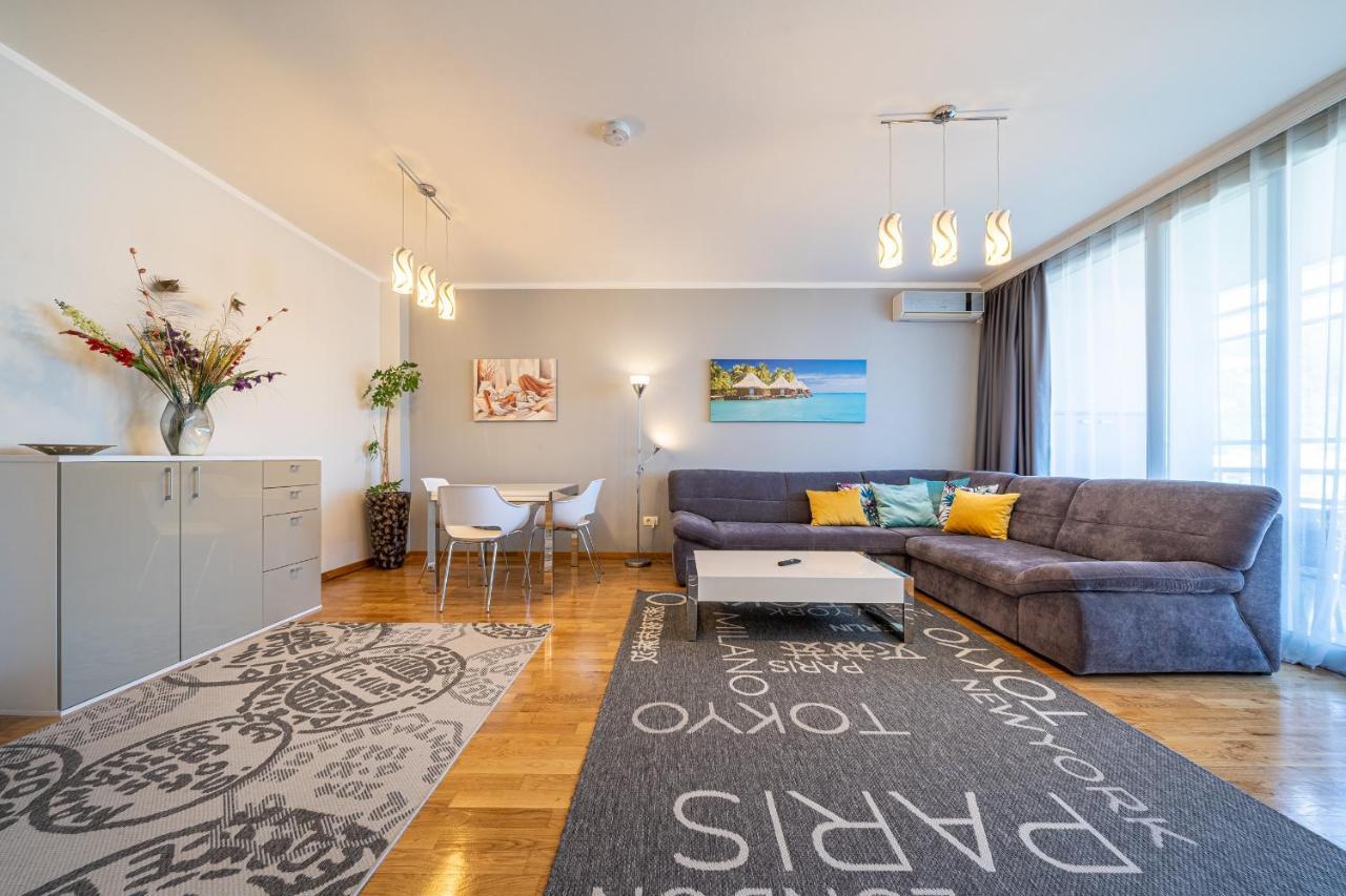 Sea View Apartments In บุดวา ภายนอก รูปภาพ