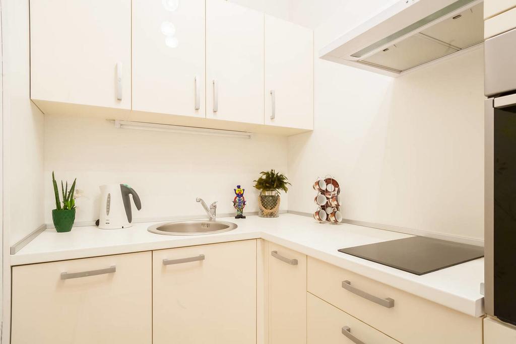 Sea View Apartments In บุดวา ภายนอก รูปภาพ