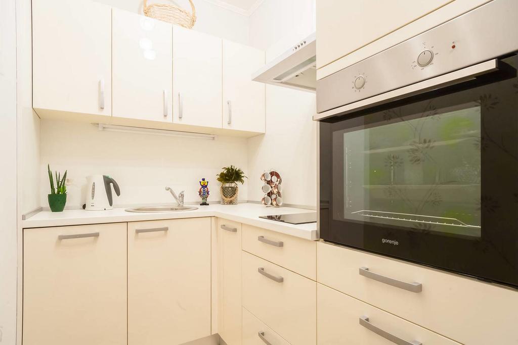 Sea View Apartments In บุดวา ภายนอก รูปภาพ
